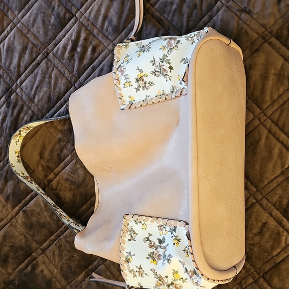 Handbag - Picture 8 of 16